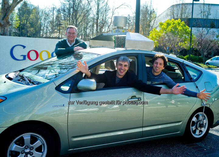Eric Schmidt, Executive Chairman, CEO Google, Larry Page, CEO, Google, Sergey Brin, Mitbegründer Google, in einem selbstfahrenden Auto
