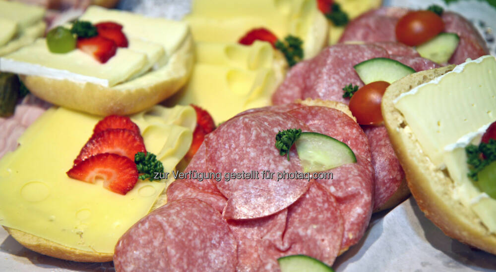 Brötchen, Salami, Käse Bild 18700 // Fotos von der Invest 2014