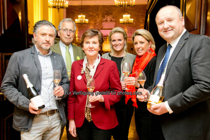 Fred Loimer, Winzer, Ferdinand Maier, Helga Rabl-Stadler, Alexandra Meissnitzer, Claudia Koller, Herbert Jagersberger, Sektfrühling, österreichischer Sekt, Festspielhaus, Salzburg - Österreichisches Sektkomitee: Österreichischer Sekt bietet Champagner, Cava & Co. Paroli! (Fotocredit: Österreichisches Sektkomitee/wildbild)