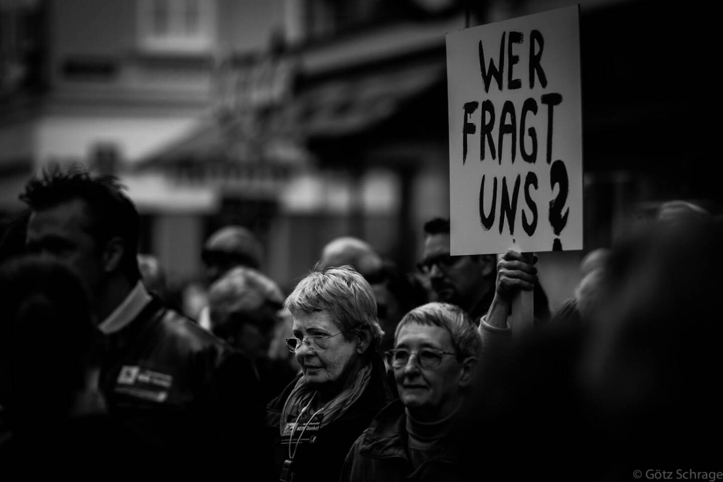 Wer fragt uns? (c) Götz Schrage für Mrs. Vassilakou - Tear down this Wall! https://www.facebook.com/groups/157079997828315/?fref=ts