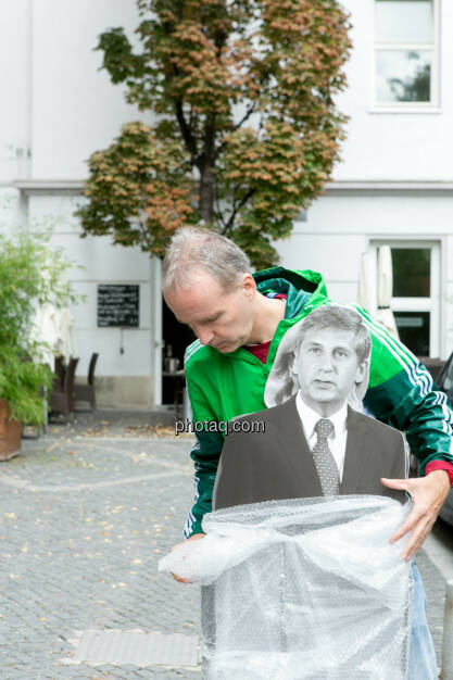 Christian Drastil, Michael Spindelegger, © Politikerfiguren by Neos, Fotos by finanzmarktfoto.at/Martina Draper (23.09.2013) 