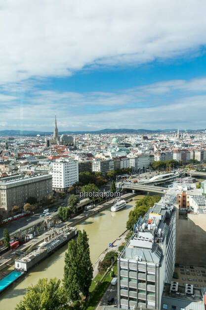 Blick aus dem 20. Stock des Uniqa Tower, Stephansdom, Wien Fluss, Motto am Fluss, Rathaus, © finanzmarktfoto.at/Martina Draper (24.09.2013) 