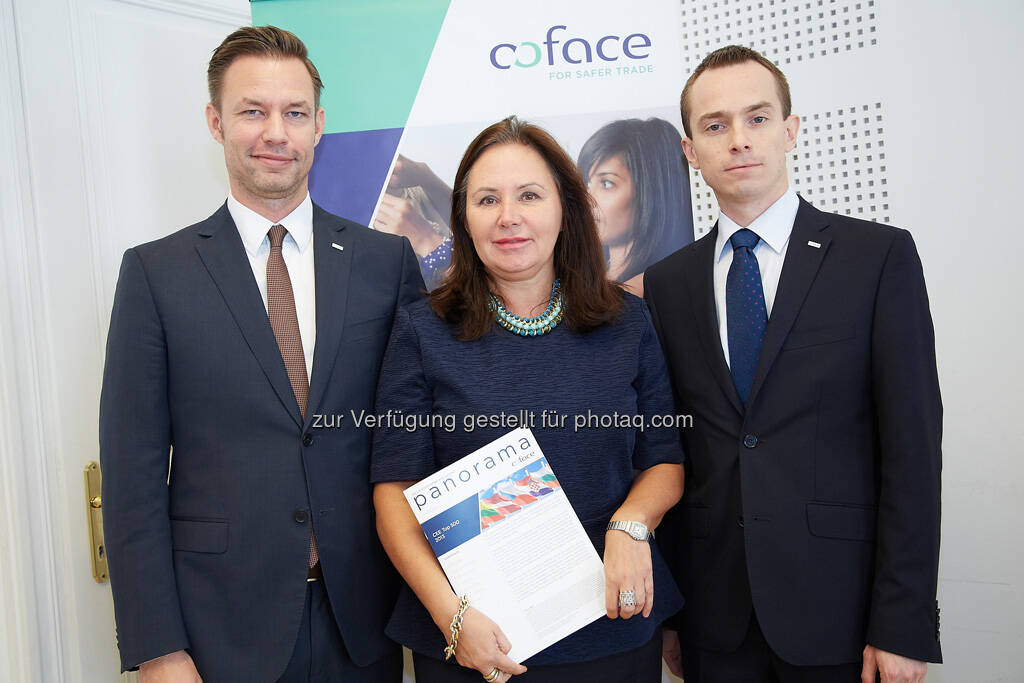 Christian Berger, Country Manager Coface Austria, Katarzyna Kompowska, Executive Manager Coface Central Europe und Grzegorz Sielewicz, Chefökonom Coface Central Europe Region, © Coface/APA-Fotoservice/Preiss (24.09.2013) 