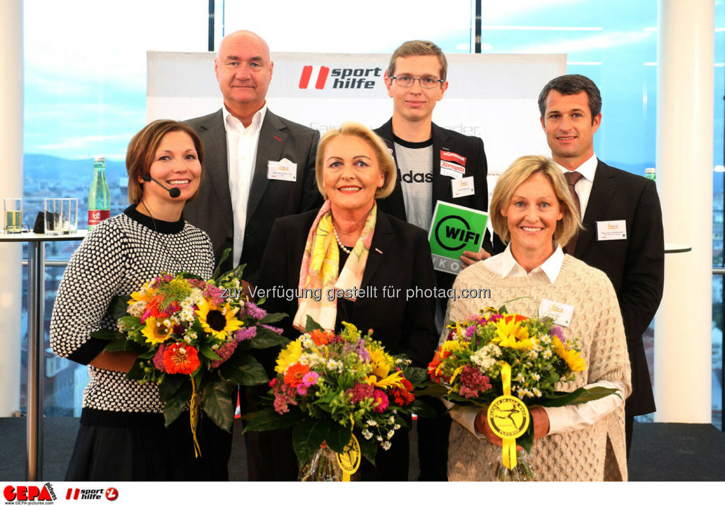 Hans Peter Trost (ORF), Guenter Matzinger (AUT), Horst Nussbaumer (hinten von links), Moderatorin Sandra Baierl, Anna Maria Hochhauser (WKO) und Kate Allen (vorne von links). (Foto: GEPA pictures/ Mario Kneisl)