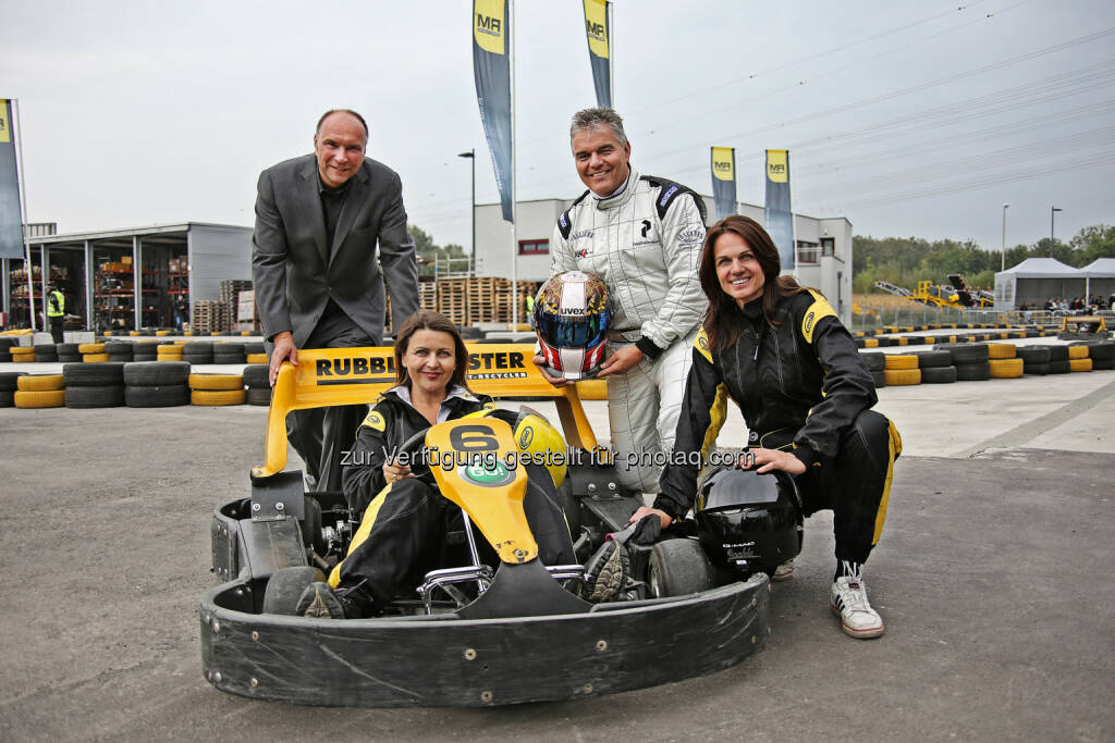 Gerald Hanisch (CEO RM), Leo Jindrak (Vorstandsmitglied Bäko), Traude Wagner-Rathgeb (International Sales RM), Sonja Stieber (GF Rostfilm), © Rubble Master HMH GmbH (27.09.2013) 