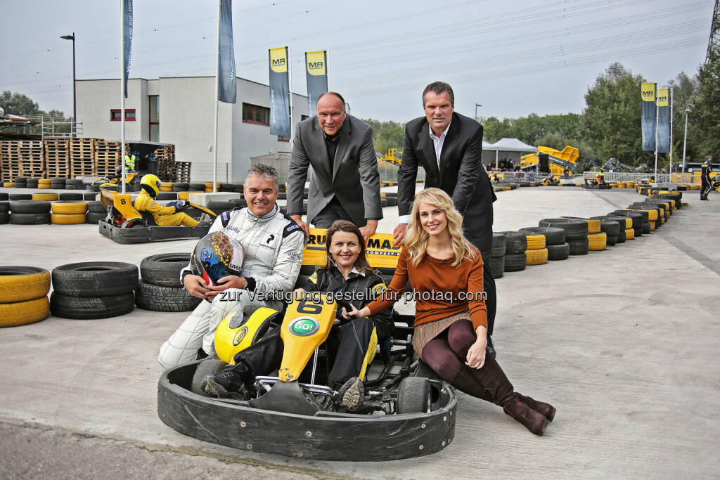 Leo Jindrak (Vorstandsmitglied Bäko), Gerald Hanisch (CEO RM), Günther Weissenberger (CFO RM), Traude Wagner-Rathgeb (Int. Sales RM), Silvia Schneider, © Rubble Master HMH GmbH (27.09.2013) 