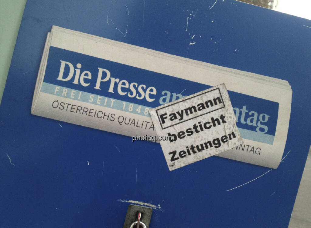 Die Presse am Wahltag mit Faymann-Pickerl überklebt (29.09.2013) 