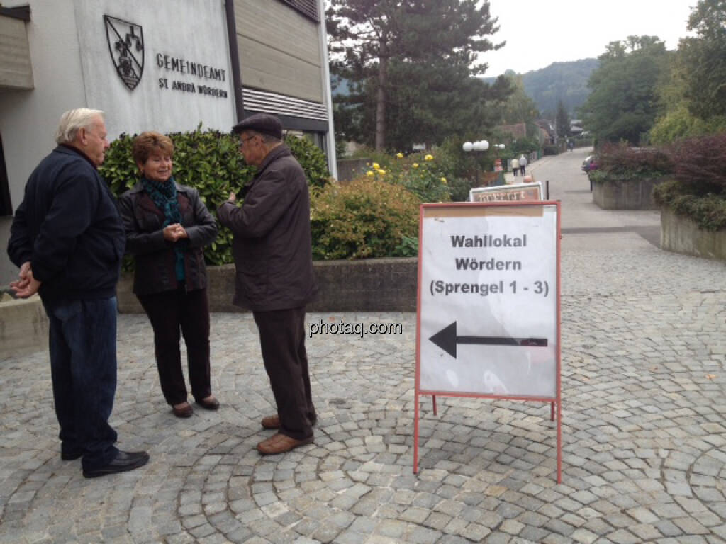 vor dem Gemeindeamt, Wahllokal (29.09.2013) 
