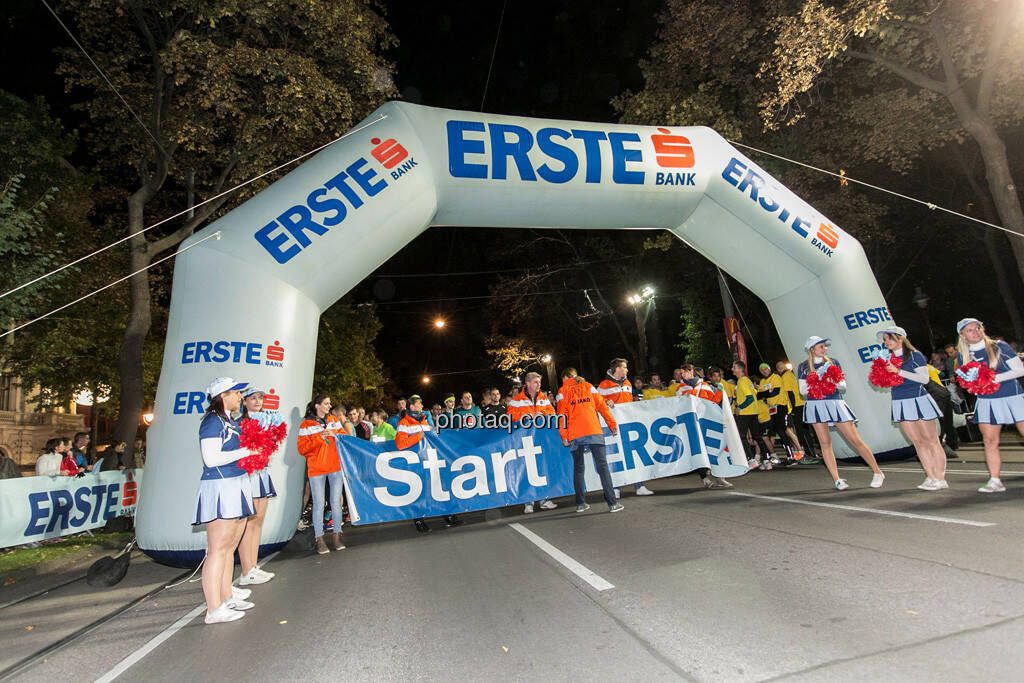 Erste Bank Vienna night run 2013, Startbereich, © finanzmartkfoto.at/Martina Draper/Josef Chladek (01.10.2013) 