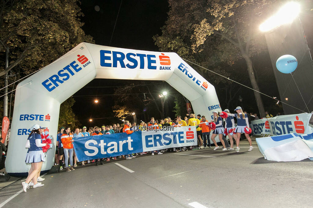 Erste Bank Vienna night run 2013, Startbereich, © finanzmartkfoto.at/Martina Draper/Josef Chladek (01.10.2013) 