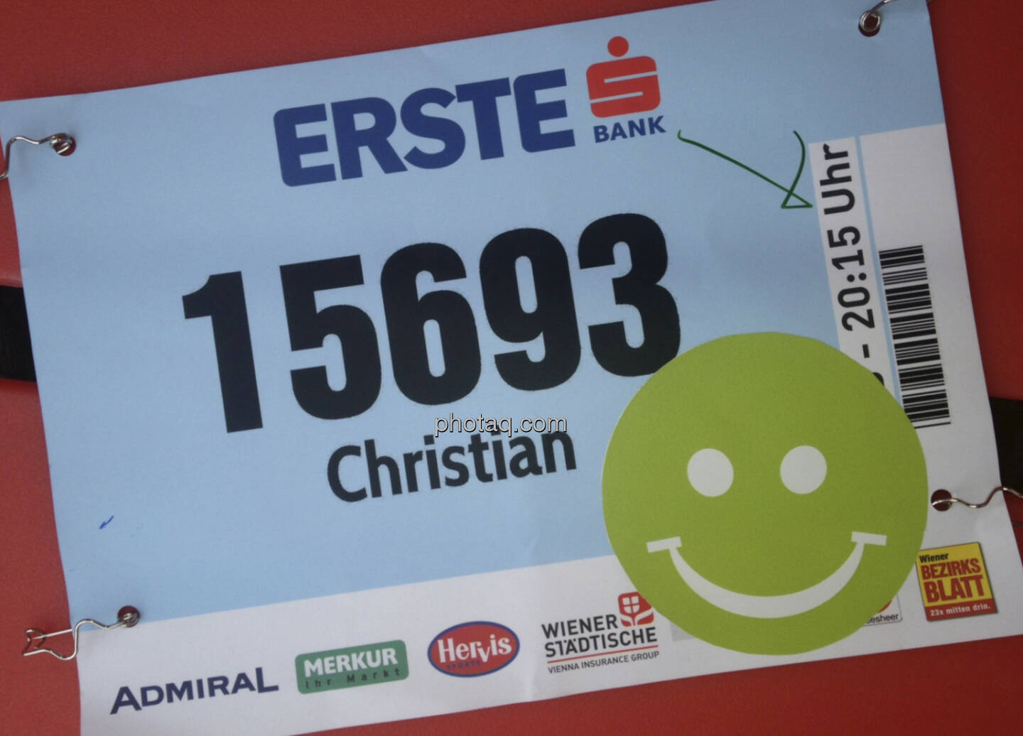 Startnummer mit Smeil: Christian ist exakt 500. geworden, siehe http://runplugged.com/2013/10/02/exakt_auf_rang_500_beim_erste_bank_vienna_night_run_4km_waren_sicher_nicht_4km