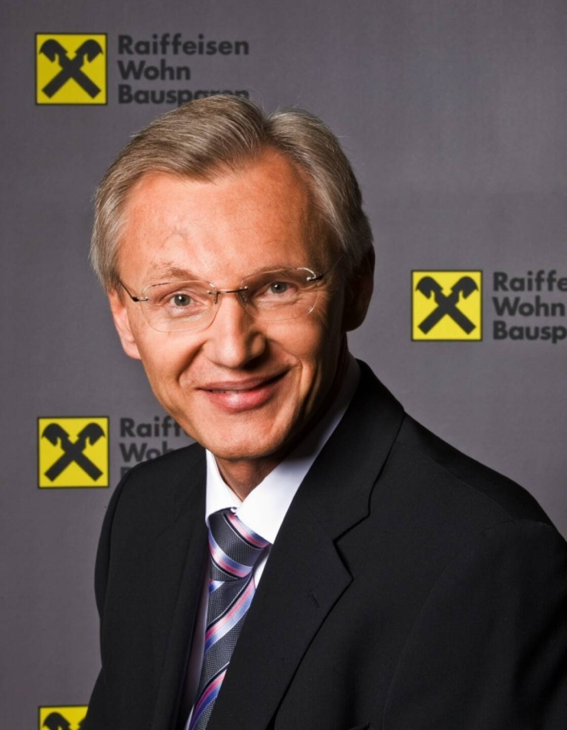 Manfred Url, Vorstand Raiffeisen Bausparkasse (3. Oktober), finanzmarktfoto.at wünscht alles Gute!