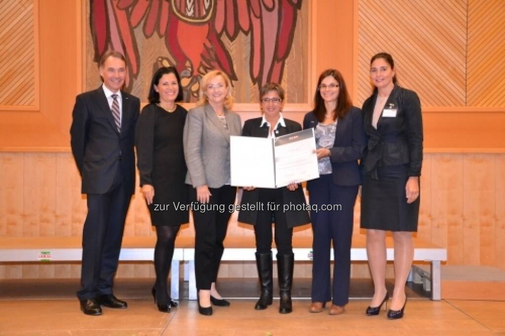 Die börsenotierte Sanochemia Pharmazeutika AG, wurde von der Wirtschaftskammer Burgenland als frauen- und familienfreundliches Unternehmen ausgezeichnet (c) Sanochemia (06.10.2013) 