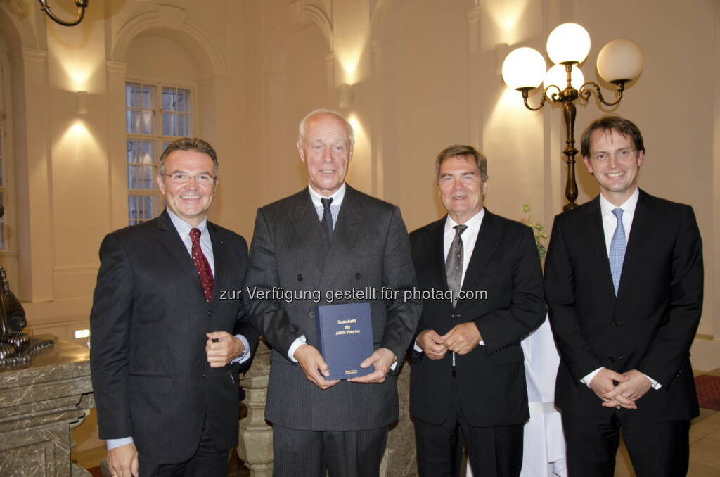 Versicherungsrecht-Koryphäe Attila Fenyves für Lebenswerk geehrt, v.l.n.r.: Johannes Loinger (Vorstandssprecher D.A.S. Rechtsschutz AG), o.Univ.-Prof. Attila Fenyves, Franz Kronsteiner (Präsident Österreichische Gesellschaft für Versicherungsfachwissen), Univ.-Prof. Stefan Perner (Universität Klagenfurt) (c) D.A.S.
 (08.10.2013) 