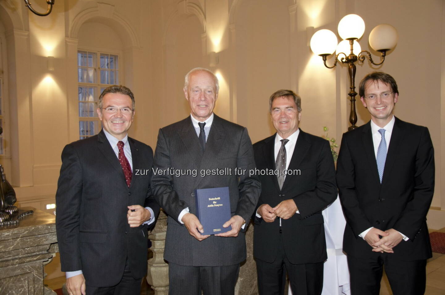 Versicherungsrecht-Koryphäe Attila Fenyves für Lebenswerk geehrt, v.l.n.r.: Johannes Loinger (Vorstandssprecher D.A.S. Rechtsschutz AG), o.Univ.-Prof. Attila Fenyves, Franz Kronsteiner (Präsident Österreichische Gesellschaft für Versicherungsfachwissen), Univ.-Prof. Stefan Perner (Universität Klagenfurt) (c) D.A.S.
