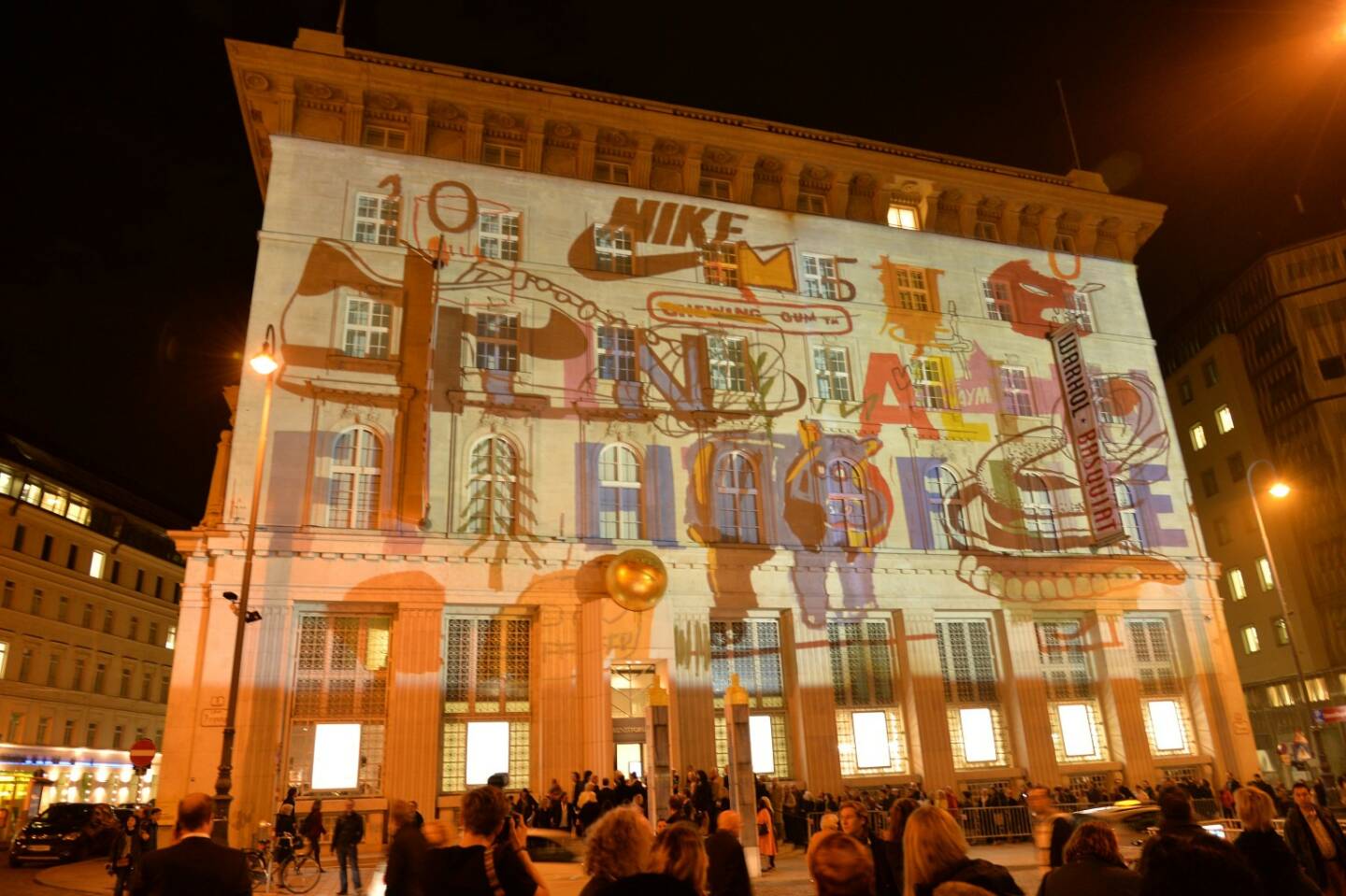 Bank Austria Kunstforum bei Nacht