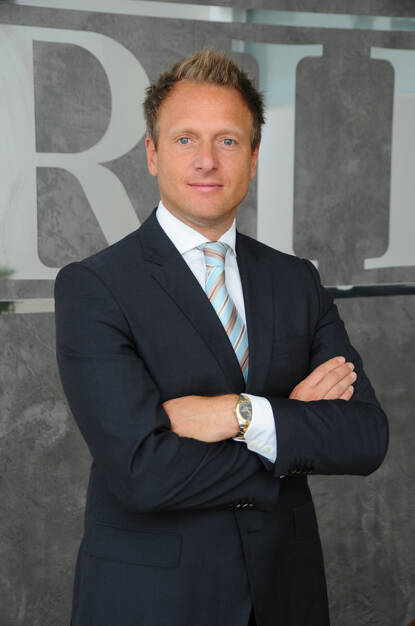 Gerald Martens, CEO der RIH anlässlich der Übernahme des Lackproduzenten Helios (Bild: Ring International Holding) (16.10.2013) 