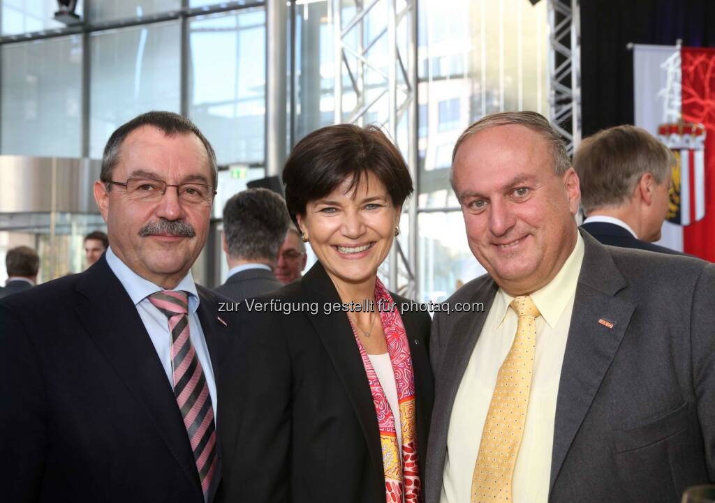 Walter Bremberger (WKOÖ), Michaela Keplinger-Mitterlehner (RLB OÖ), Rudolf Trauner (Präsident WKOÖ) - (Bild: RLB OÖ/Strobl) (01.11.2013) 