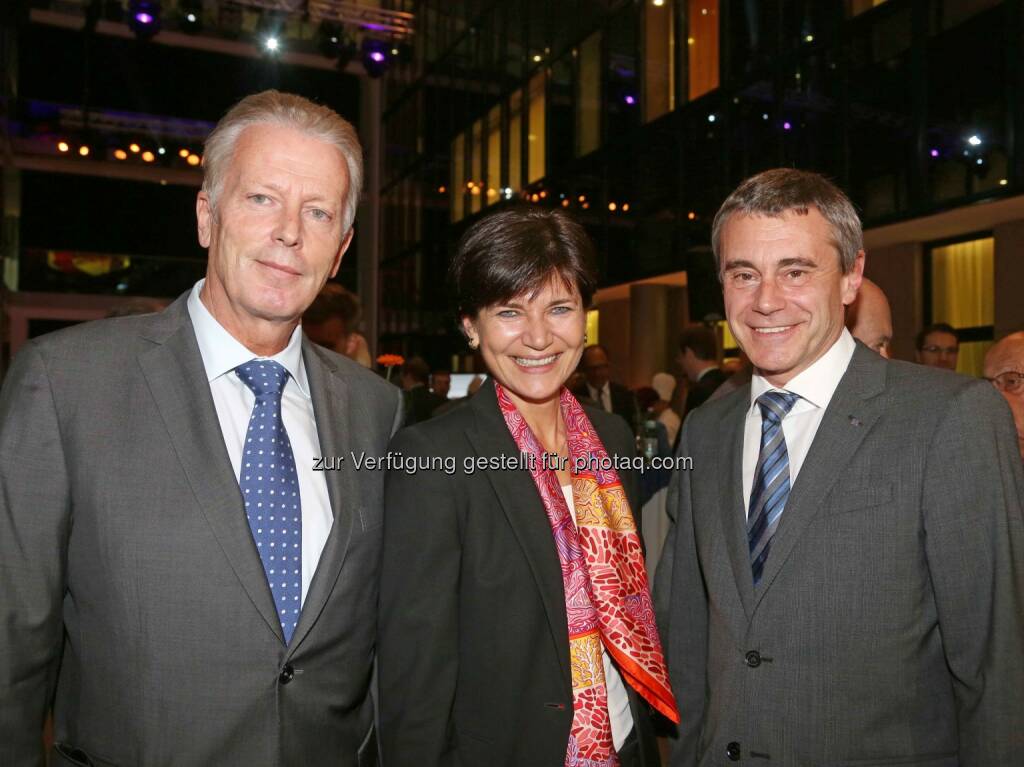 Reinhold Mitterlehner (Bundesminister), Michaela Keplinger-Mitterlehner (RLB OÖ), Heinrich Schaller (RLB OÖ) - (Bild: RLB OÖ/Strobl) (01.11.2013) 