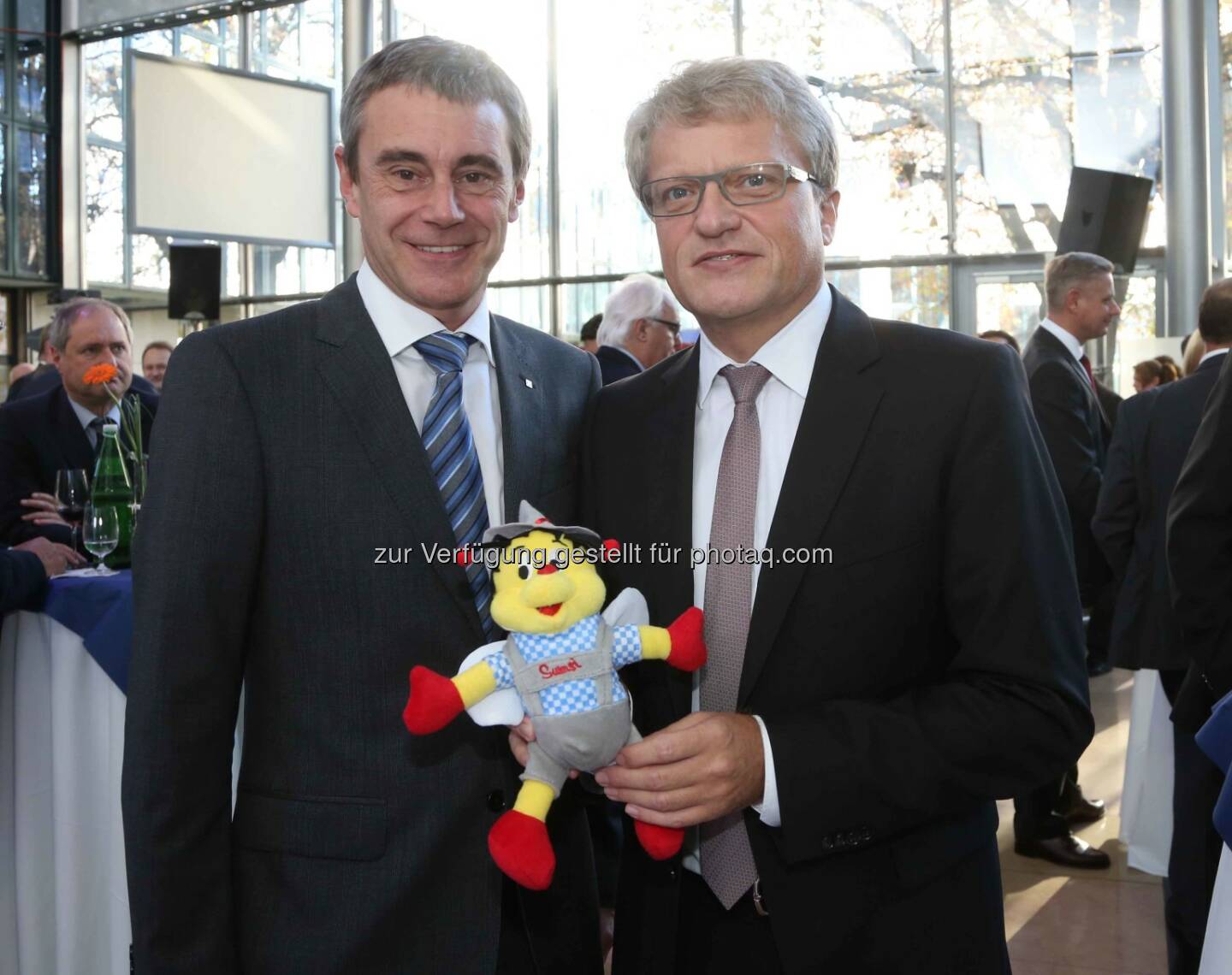 Heinrich Schaller (RLB OÖ), Klaus Luger (designierter Bürgermeister der Stadt Linz) - (Bild: RLB OÖ/Strobl)