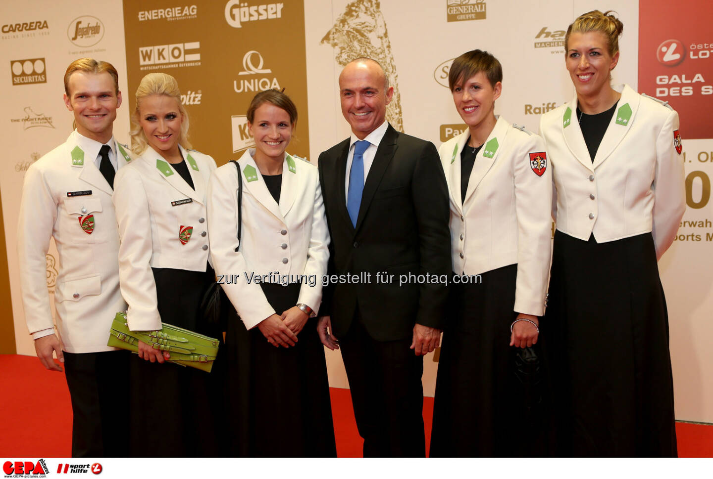 Vadim Garbuzov und Kathrin Menzinger, Anna Stoehr (AUT), Sportminister Gerald Klug, Doris Schwaiger-Robl und Stefanie Schwaiger (AUT). Foto: GEPA pictures/ Christian Walgram