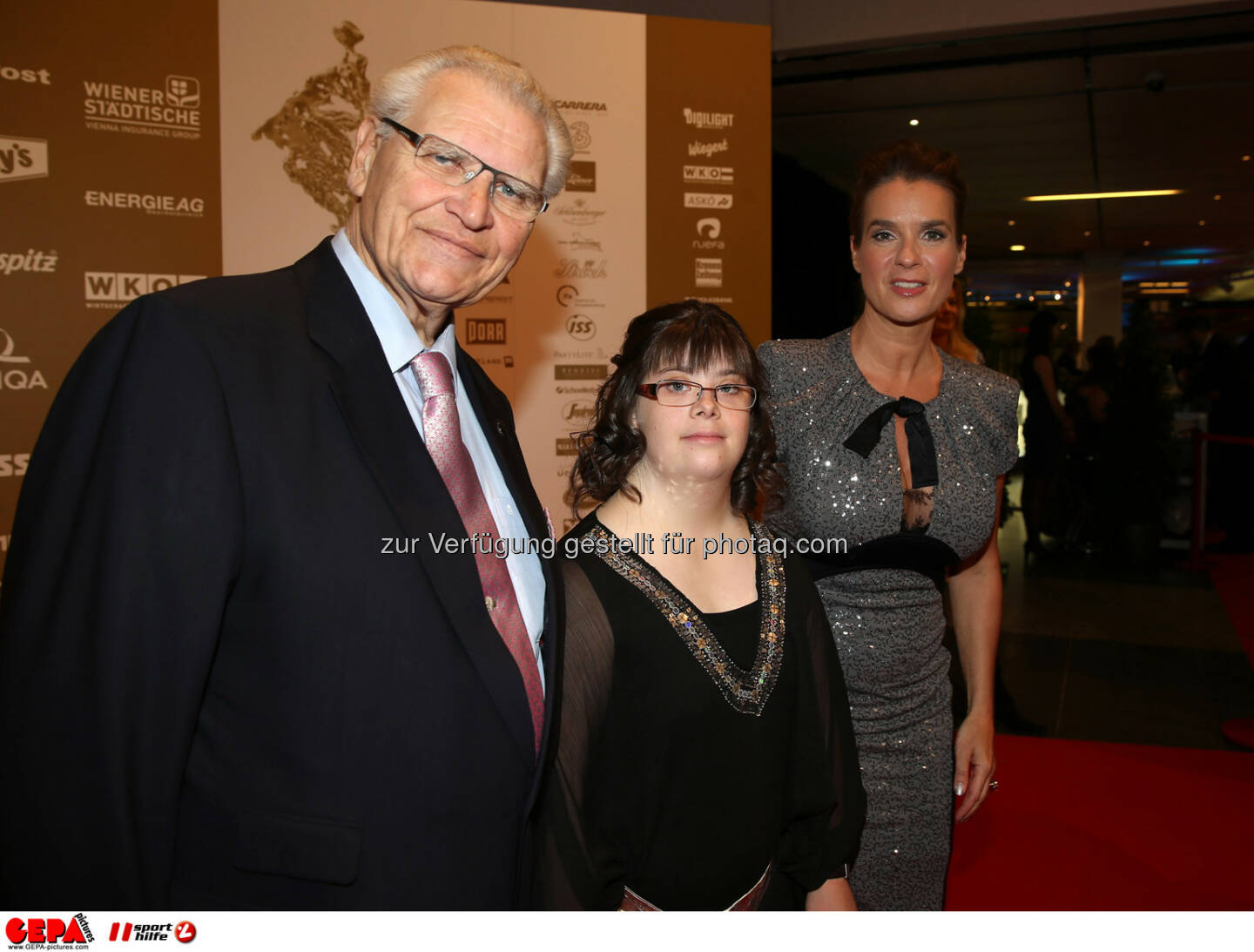 Hermann Kroell (Special Olympics), Theresa Broier (AUT) und Katharina Witt. Foto: GEPA pictures/ Hans Oberlaender
