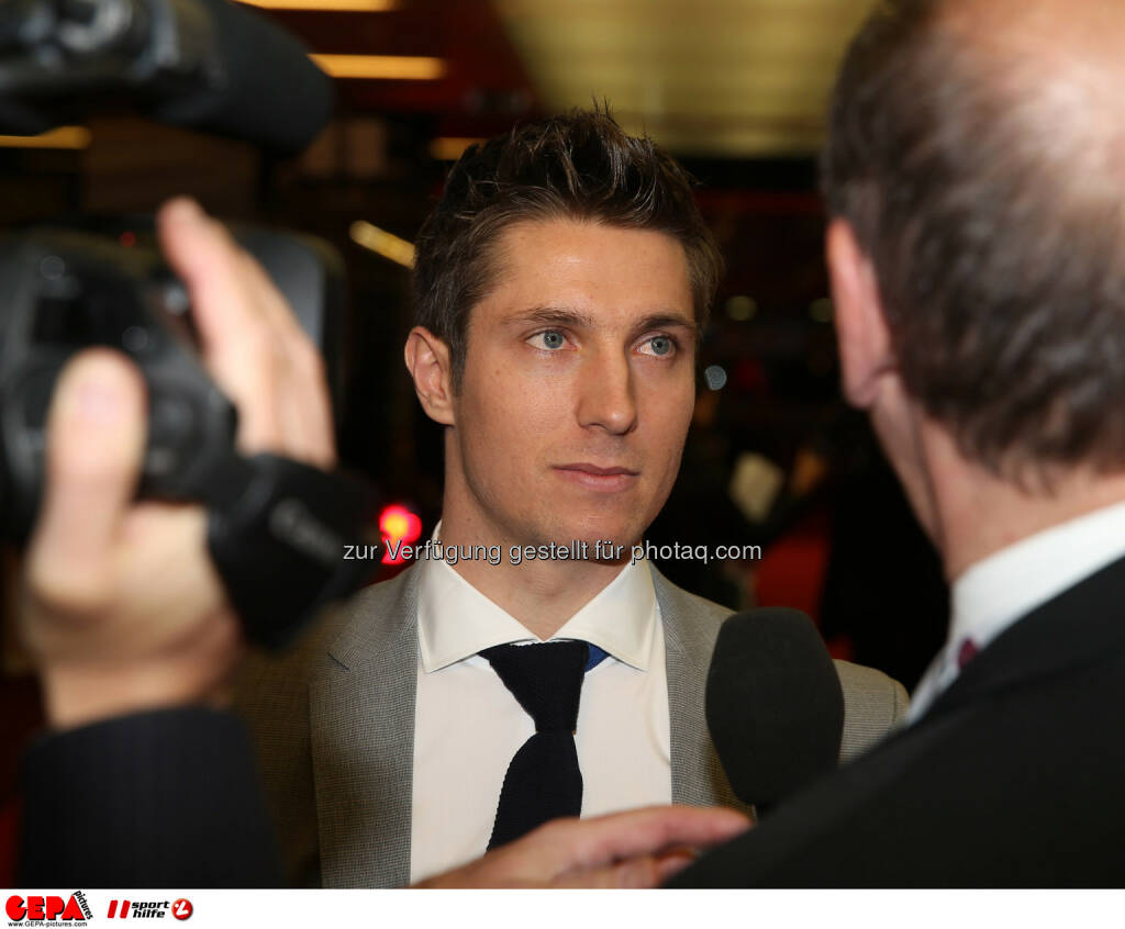 Marcel Hirscher (AUT) beim Interview. Foto: GEPA pictures/ Hans Oberlaender (02.11.2013) 