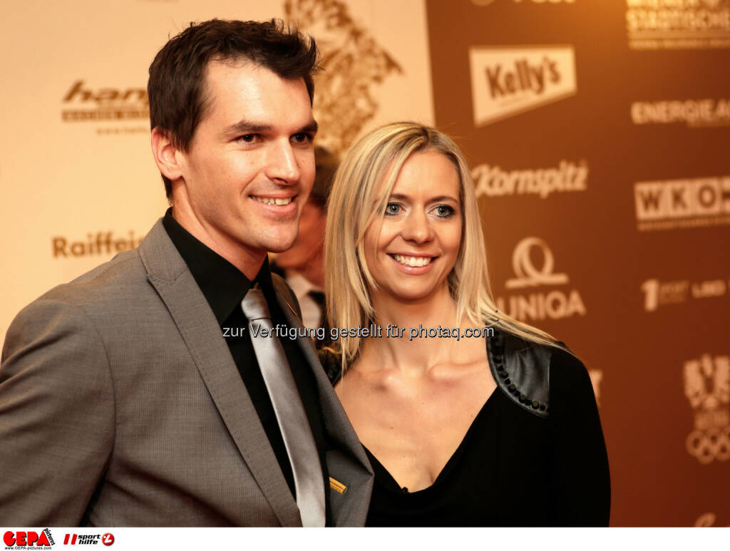 Mathias Lanzinger (AUT) mit seiner Frau Eva. Foto: GEPA pictures/ Walter Luger (02.11.2013) 