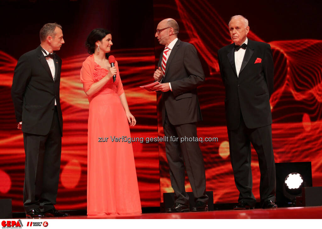 Geschäftsführer Anton Schutti (Sporthilfe), Susanne Baumann-Soellner, Moderator Tom Blaeumauer und Praesident Michael Kuhn (Sports Media Austria). Foto: GEPA pictures/ Markus Oberlaender (02.11.2013) 