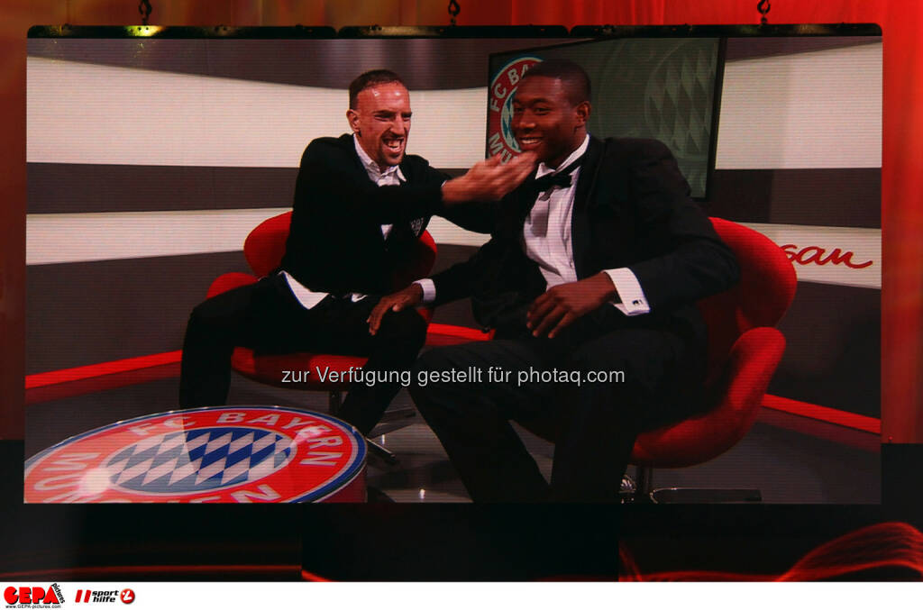 Frank Ribery und David Alaba (FC Bayern Muenchen) auf einer Videowall. Foto: GEPA pictures/ Christian Walgram (02.11.2013)