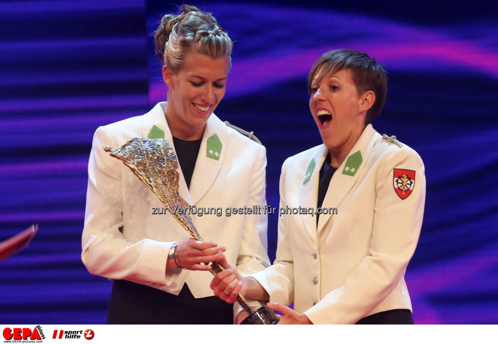 Stefanie Schwaiger und Doris Schwaiger (AUT). Foto: GEPA pictures/ Christian Walgram (02.11.2013) 