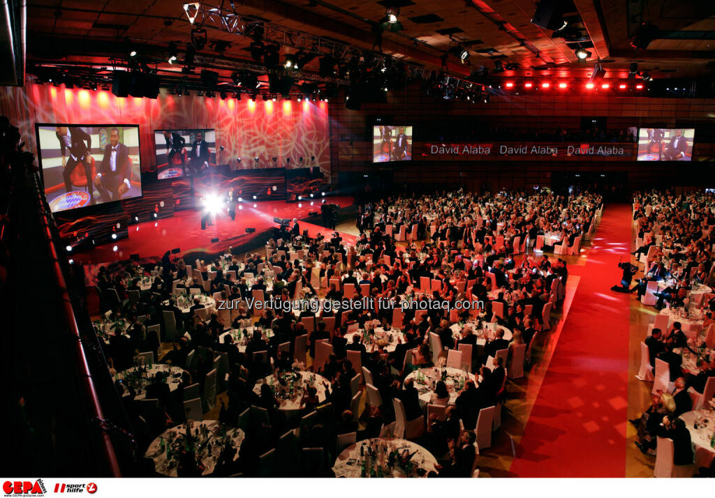 David Alaba (FC Bayern Muenchen) auf einer Videowall. Foto: GEPA pictures/ Walter Luger (02.11.2013)