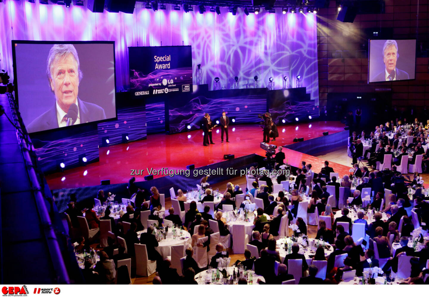 Peter Schroecksnadel (OESV) auf einer Videowall. Foto: GEPA pictures/ Walter Luger
