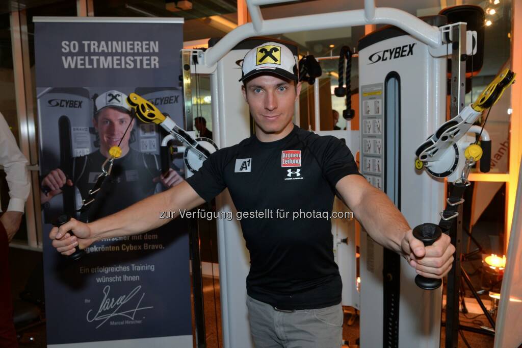 99 Tage vor den Olympischen Winterspielen sprach Ski-Star Marcel Hirscher mit Sportfans über seine Trainingsgeheimnisse im Manhattan Fitness (03.11.2013) 