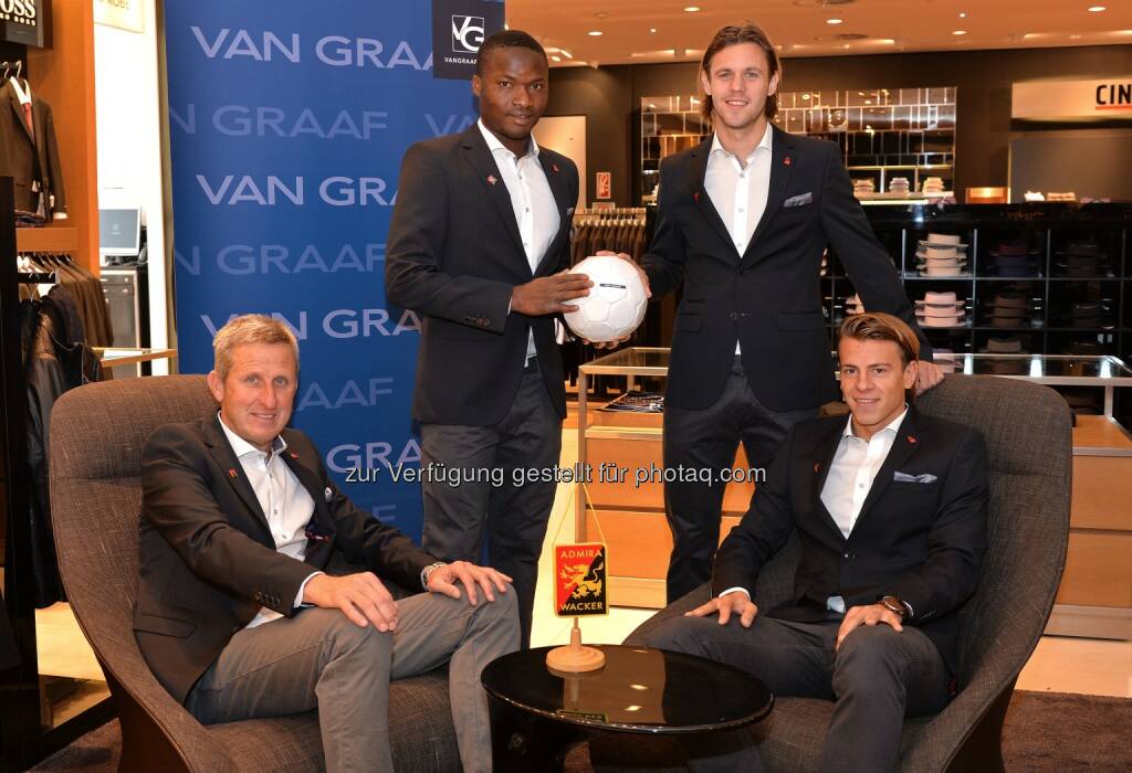 Modehaus Van Graaf in der SCS stattet Spieler des FC Admira Wacker modisch aus. Walter Knaller, Issiaka Ouedraogo, Richard Windbichler, Stefan Schwab (14.11.2013) 