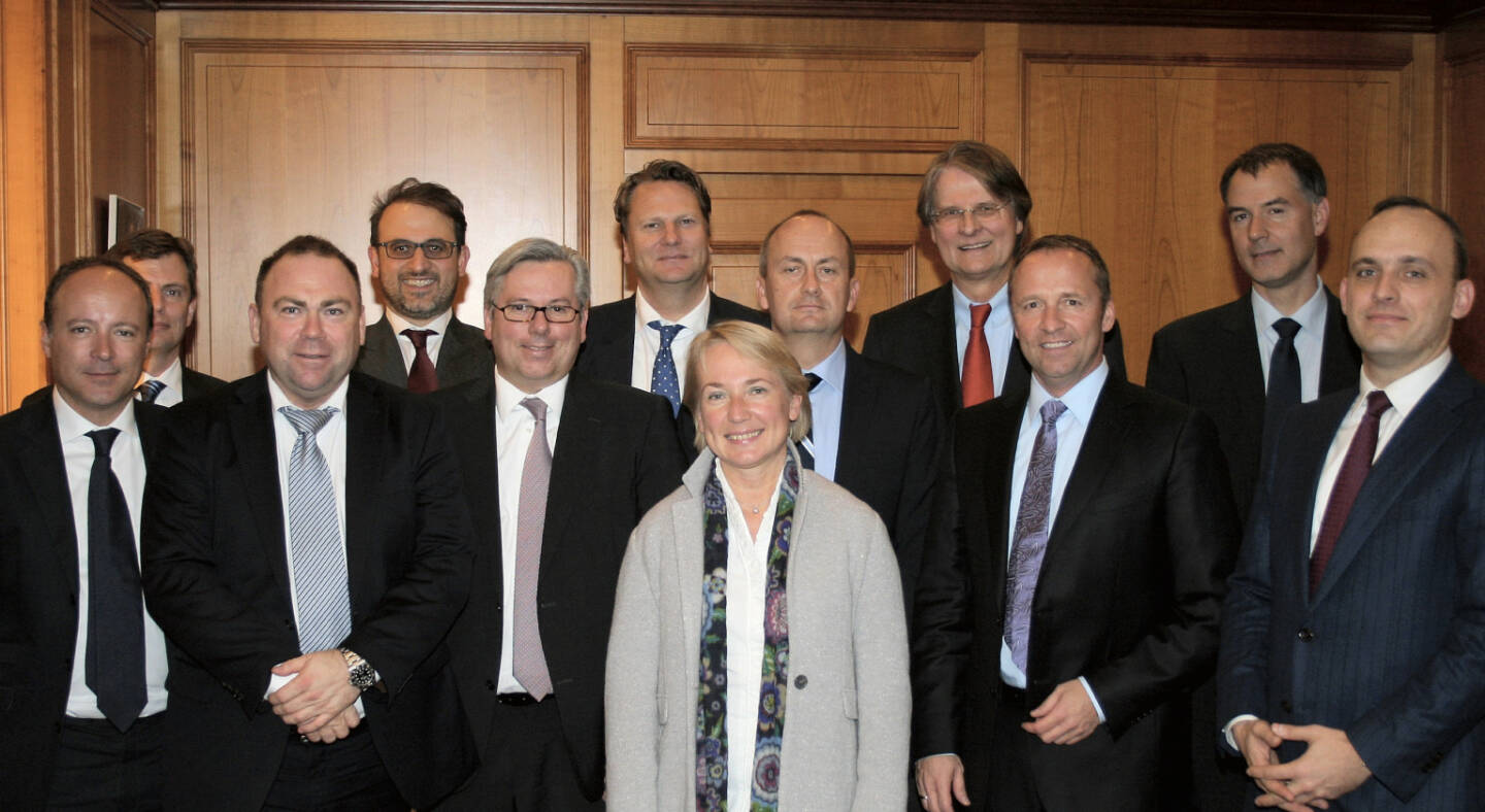 Zertifikate-Gipfel in Wien: Thibault Gobert, AFPDB; Andres Malm, SETIPA; Walther Almquist, SETIPA; Dario Savoia, ACEPI; Klaus Oppermann, DDV; Reinhard Bellet, Präsident EUSIPA; Heike Arbter, ZFA; Jürg Stähelin, SVSP; Hartmut Knüppel, DDV; Frank Weingarts, ZFA; Nikolaus Neundörfer, DDV; Thomas Wulf, EUSIPA
