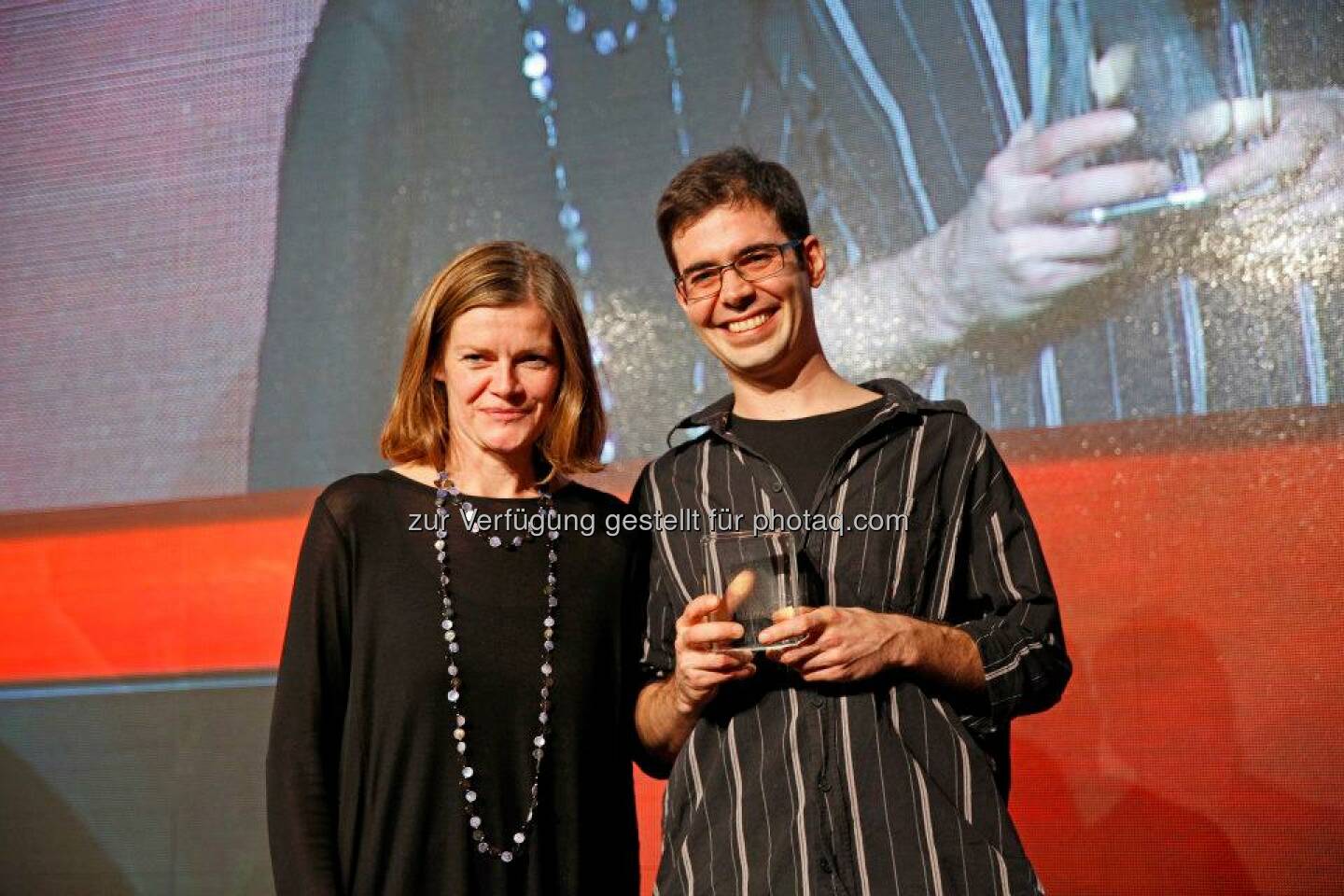 Tagtool erhielt von Jurymitglied und Gemeinderäten Sybille Straubinger den Content Award für die beste App