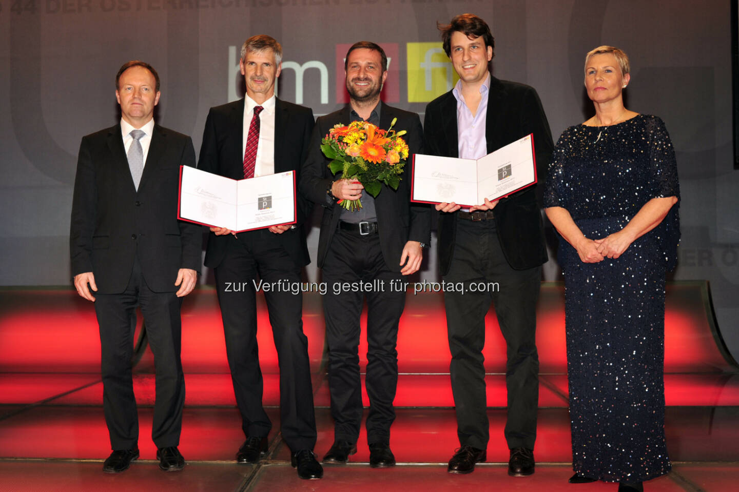 Sektionschef Michael Losch (BMWFJ), Anton Kolarik (Bank Austria), Christian Moser (Media Consult), Alexander Heuken (Media Consult), Ingrid Vogl (PRVA-Präsidentin), anlässlich PR-Staatspreis 2013 - Sieg in der Kategorie „Interne PR“ für Bank Austria mit Berater Media Consult für Projekt „Bankville – Erlebnis Zukunft“ (Bild: PRVA/Nadine Bargad)