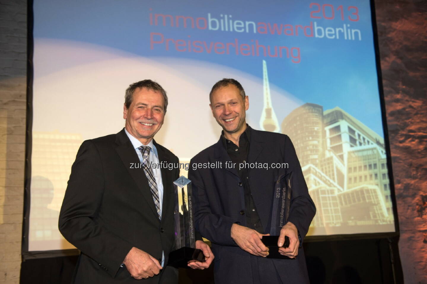 CA Immo  Tour Total gewinnt den immobilienawardberlin 2013Die Gewinner des immobilienaward 2013 (links im Bild: Bernhard H. Hansen, Development-Vorstand CA Immo)