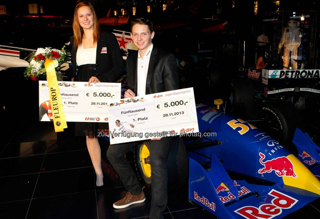 Eisschnellläuferin Vanessa Bittner und Skifahrer Manuel Annewanter wurden im Hangar-7 in Salzburg mit dem E.ON Jugendsportpreis 2013 ausgezeichnet (Bild: GEPA/Sporthilfe) (29.11.2013) 