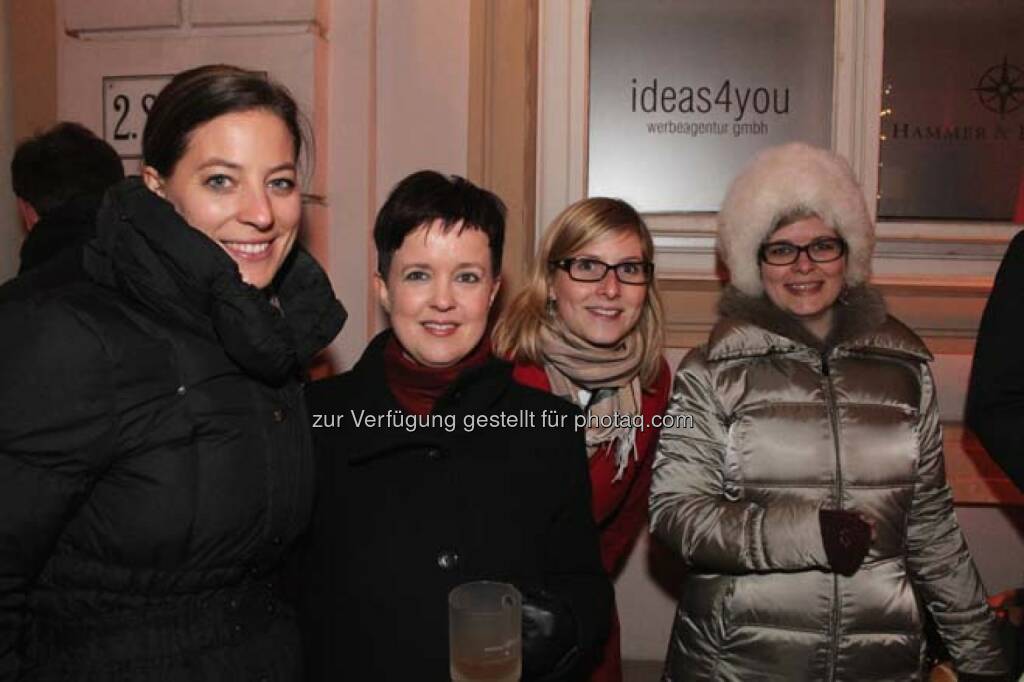 Anna Niederhofer (Post), Silvia Wendecker (Wiener Börse), xx, Teresa Schinwald (RCB), © Wiener Börse AG (29.11.2013) 