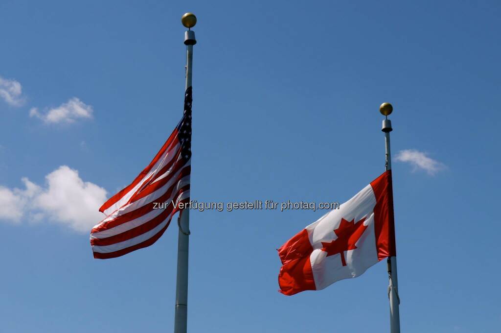 Amerikanische, Kanadische Flagge, © Wolfgang Siegl-Cachedenier (02.12.2013) 