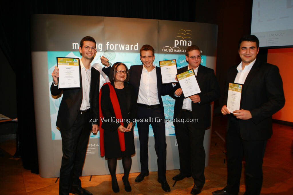 Die Gewinner des pma junior award 2013 - das Projektteam von Green Racing aus der HTL Rennweg - mit Projektleiter Daniel Marik (Mitte) (Bild: pma/Elke Mayr) (02.12.2013) 
