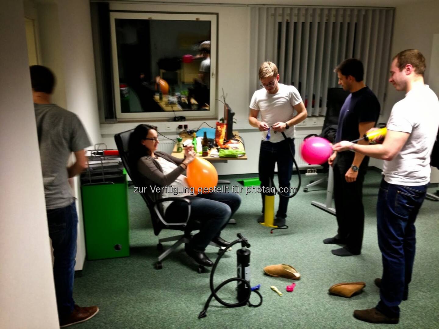 Thomas Hapala, Robert Wanner, Florian Hiller und Marco Bareis beim Aufblasen