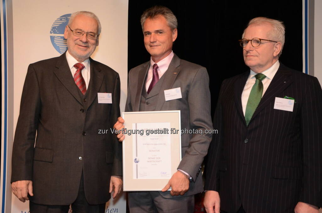 Erhard Busek ernennt Josef Graf, Gründer und Vorstand der EFM Versicherungsmakler, als neuen „Senator der Wirtschaft“. Hier im Bild mit Dieter Härthe, Vorstandsvorsitzender Senat der Wirtschaft  (06.12.2013) 