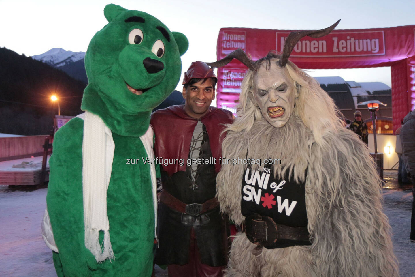 telering „Inder“ mit Uni of Snow Maskottchen und Hustinettenbär