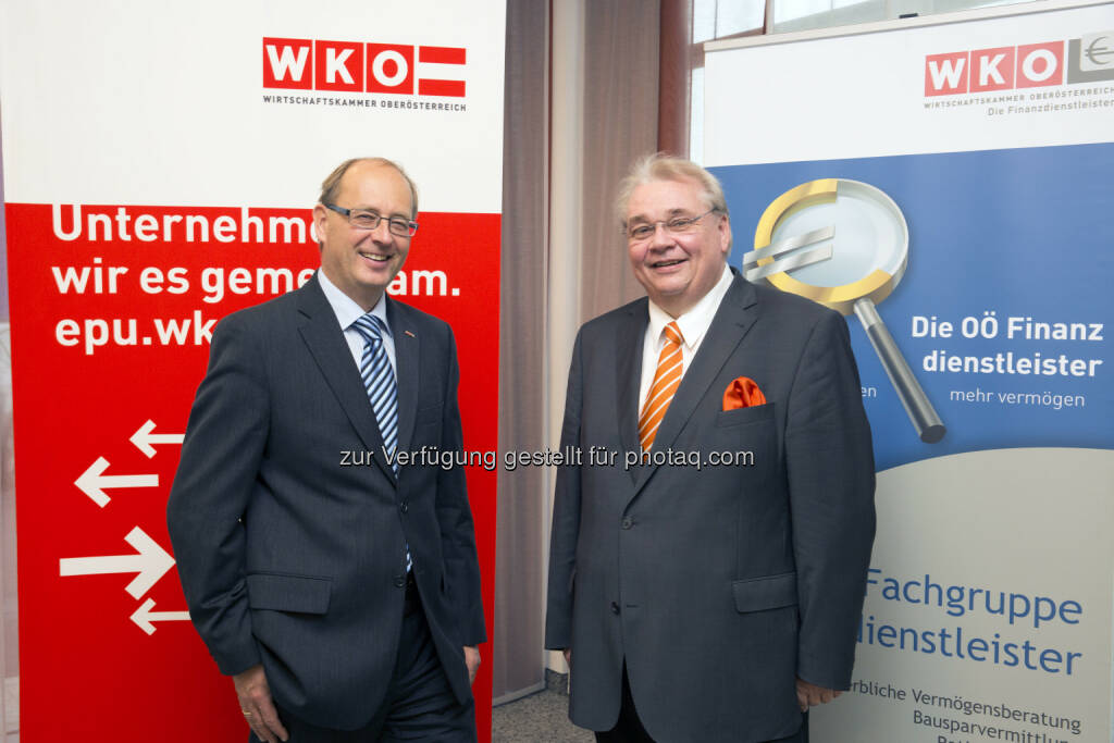 Fachgruppen-Obmann Herbert Samhaber, Fachgruppen-Geschäftsführer Thomas Wolfmayr präsentieren Checkliste zur Pensionsvorsorge  (Bild: WKO-Fachgruppe OÖ Finanzdienstleister) (11.12.2013) 