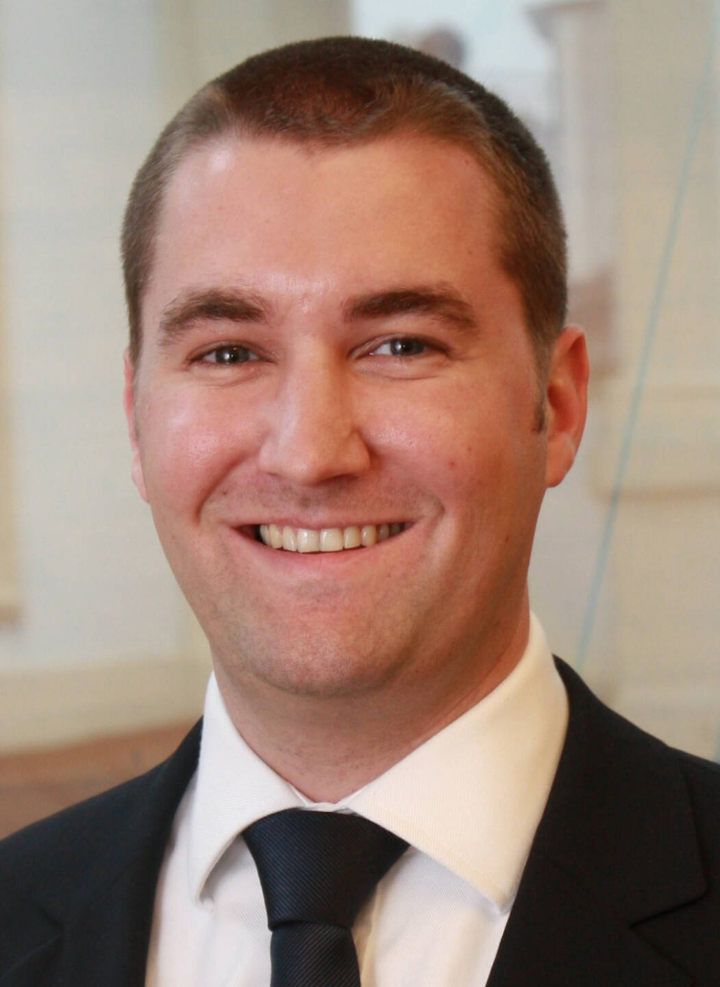 Albert Stöger (35) ist seit Anfang November Head of International Institutional Business Steering der Fondsgesellschaft Erste Asset Management (EAM). In dieser neu geschaffen Position wird Albert Stöger künftig von Wien aus mit seinem Team jene europäischen Märkte betreuen, in denen die EAM noch nicht mit eigenen Vertriebseinheiten vertreten ist. Weiters wird er in dieser Funktion die bereits bestehenden Vertriebsteams auf den einzelnen Märkten von Wien aus koordinieren, um so für die EAM Synergien zu schaffen (c) EAM