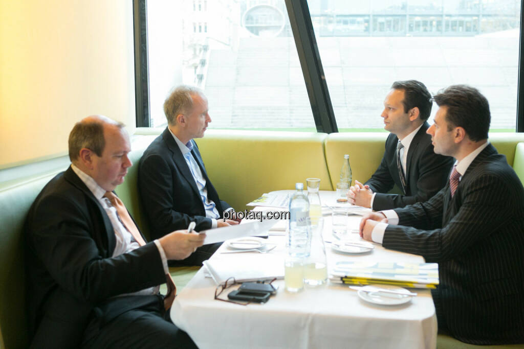 Roland Meier (iQ-Foxx), Christian Drastil, Julian Schillinger (Privé), Miro Mitev (iQ-Foxx), © finanzmarktfoto.at/Martina Draper (12.12.2013) 
