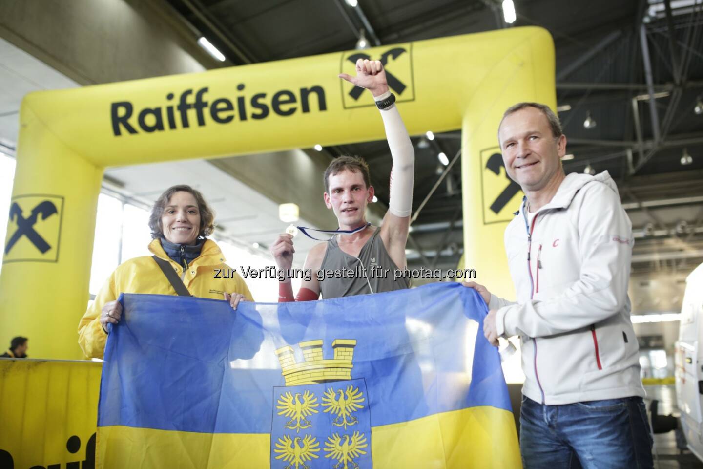indoor marathon vienna - Sieger Rainer Bredl, Veranstalter Hannes Menitz von der Agentur msm sportmedia
